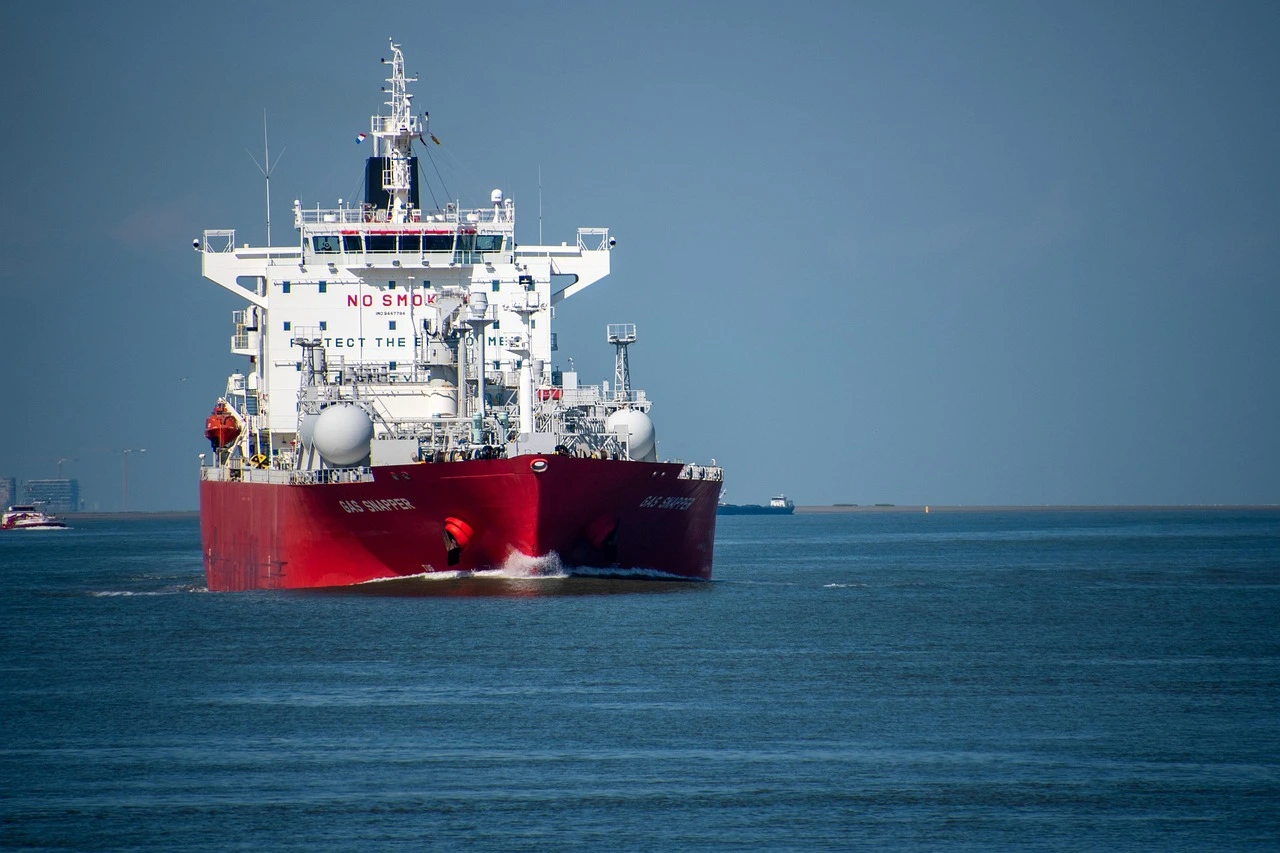 Strategic LNG market operations